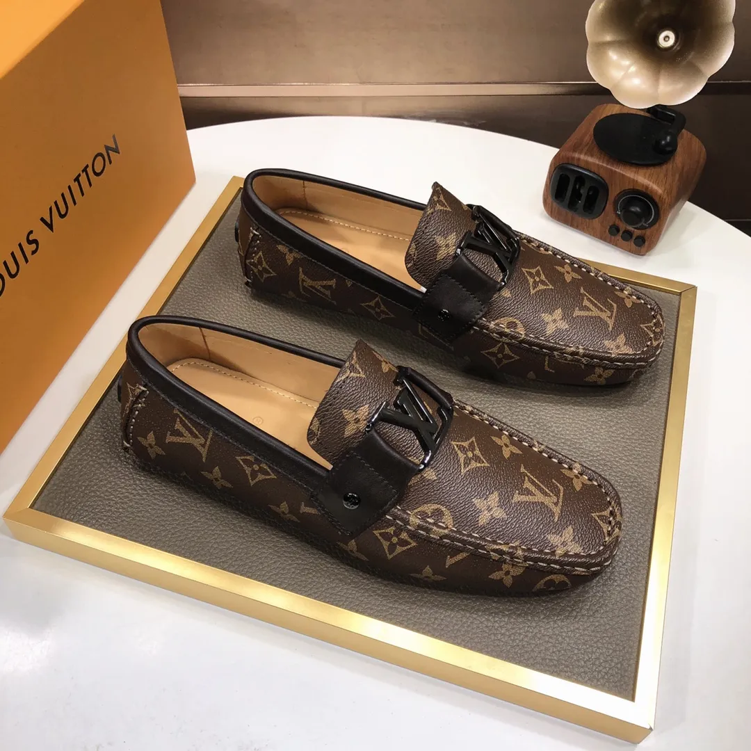 Men's men's shoes 💰420💰 [LV Doudou shoes] (water-dyed cowhide lining) new model is on the market, available on the official website. The new Doudou shoes are processed into single-color materials, and the uppers are made of imported cowhide material. The body of the shoe is fully hemmed with mark thread, and is lined with imported original cowhide leather. The elegant shoe shape is super suitable for all-matching, and the size is 38-44.